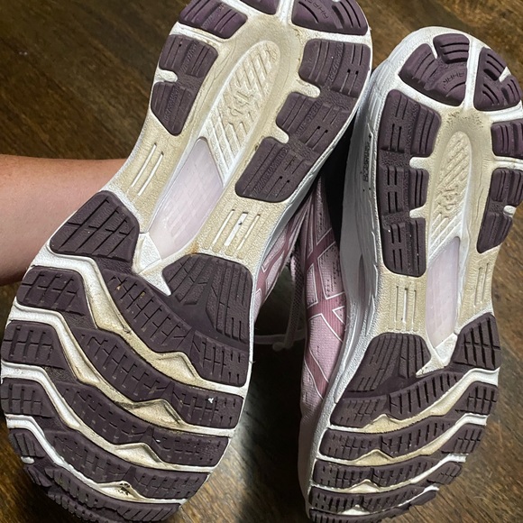 Size 8 like new asic running shows. Worn 3 times. - Picture 6 of 7